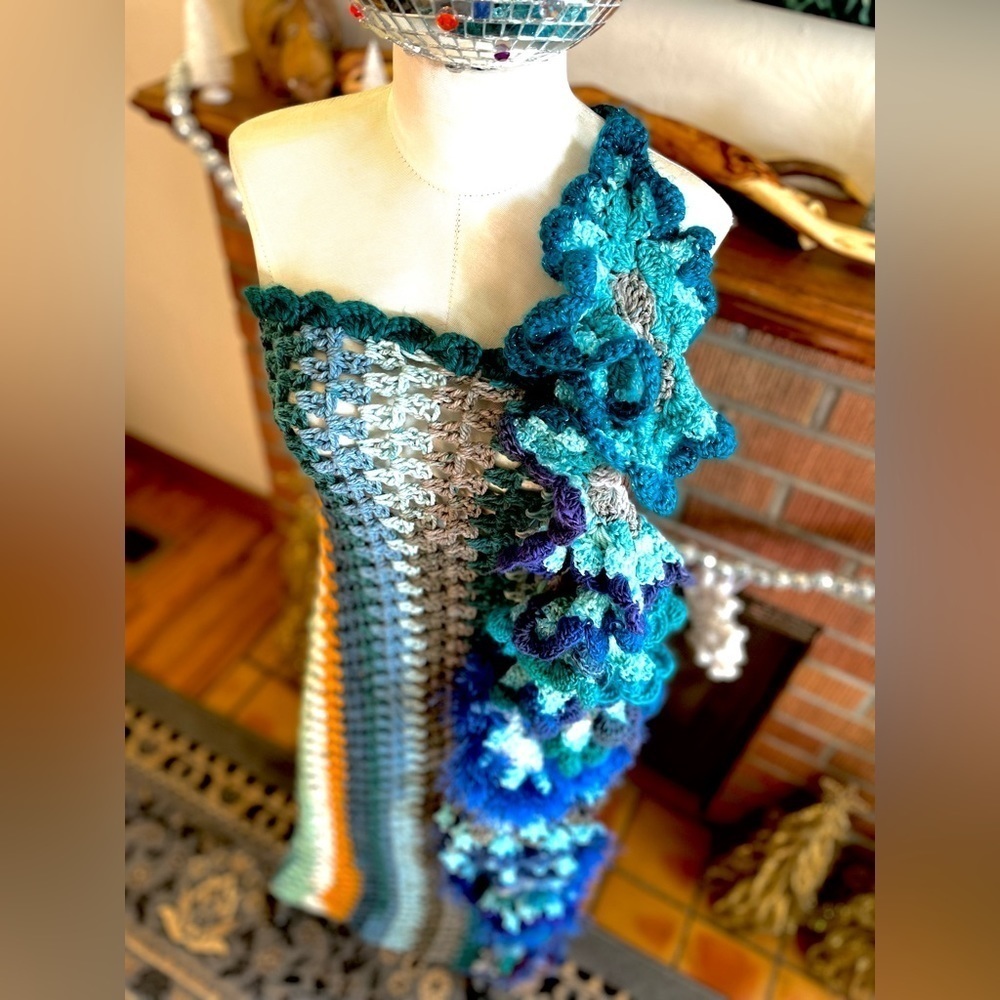 CROCHETED STRIPED SWEATER DRESS WITH RUFFLE DETAILING - Picture 3 of 8